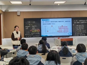 启单元之始 育素养之基——经开区薛莺初中数学名师工作室第五次研修活动